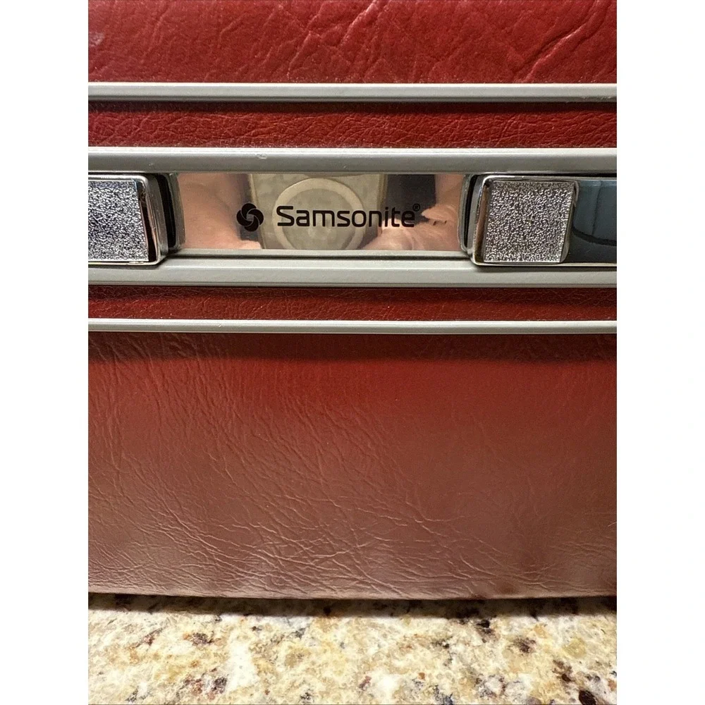 Vtg Samsonite Silhouette Train Case W/ Key & MakeUp bag Hardshell Luggage Maroon